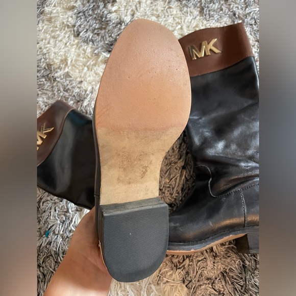 Michael kors used boots size 4.5 - Picture 2 of 3
